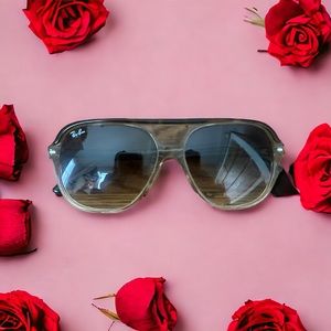 Frame 
Polished Havana On Transparent Brown